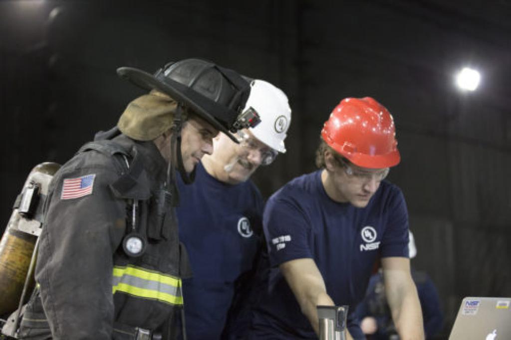 Three training observers plan together