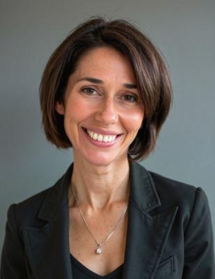 Angela Bennett headshot